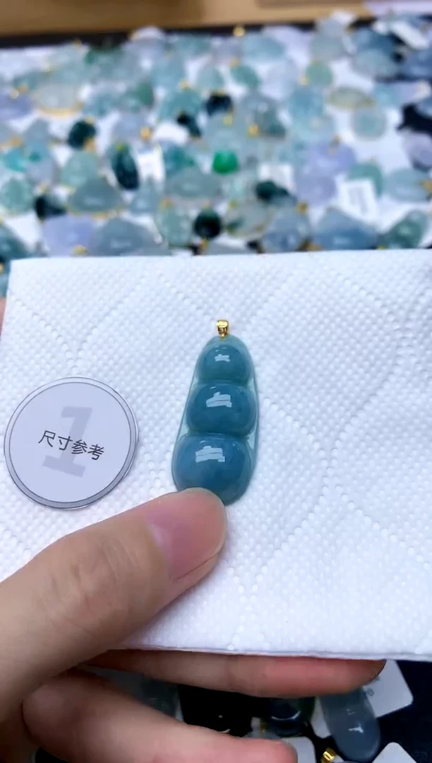 颈饰18K金镶嵌翡翠天然A货翡翠