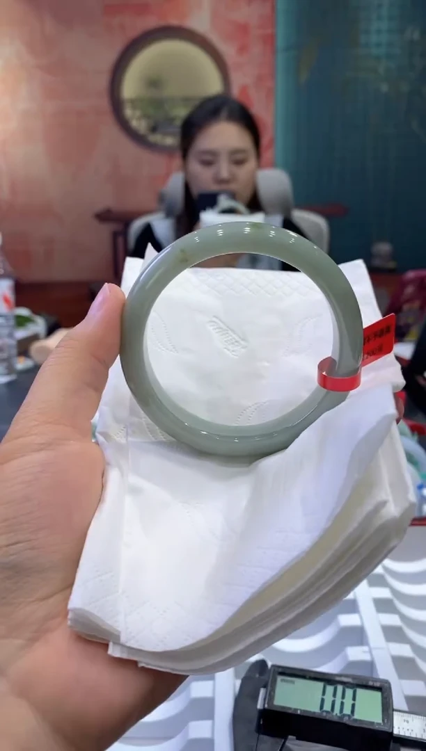 翡翠手镯未镶嵌多人0011060