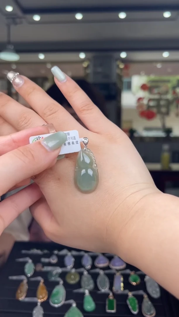 翡翠18K金镶嵌颈饰13号标签撕毁不退换