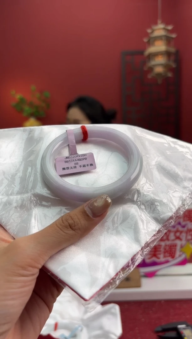 未镶嵌手镯（圆镯）翡翠奋*?翡翠手镯