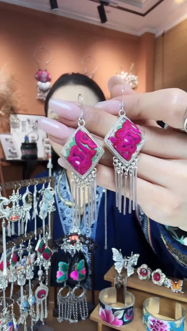 【闪购商品】刺绣纯手工民族风耳环