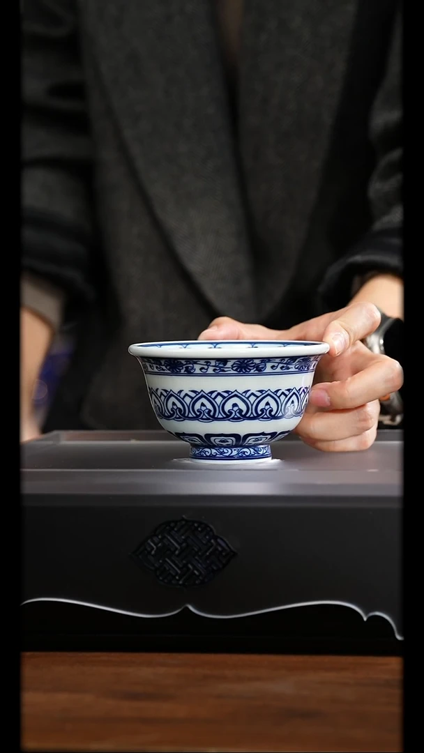 瓷泡泡丨宝相纹压手杯