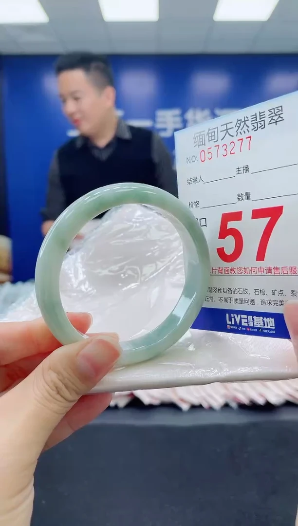 未镶嵌手镯翡翠天然翡翠手镯