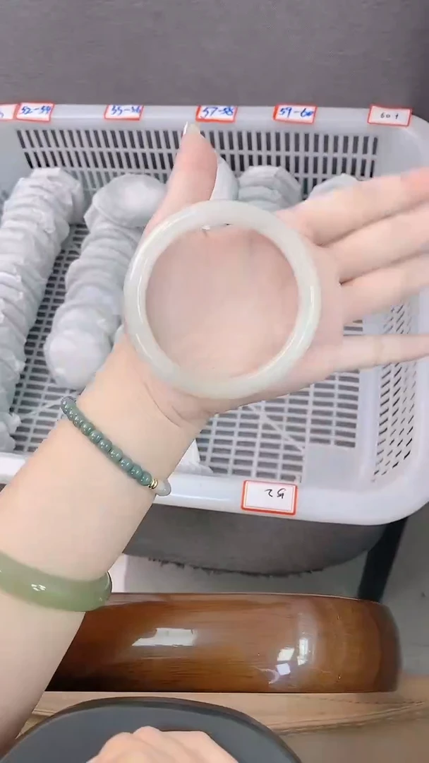 未镶嵌手镯石英质玉105-60.4