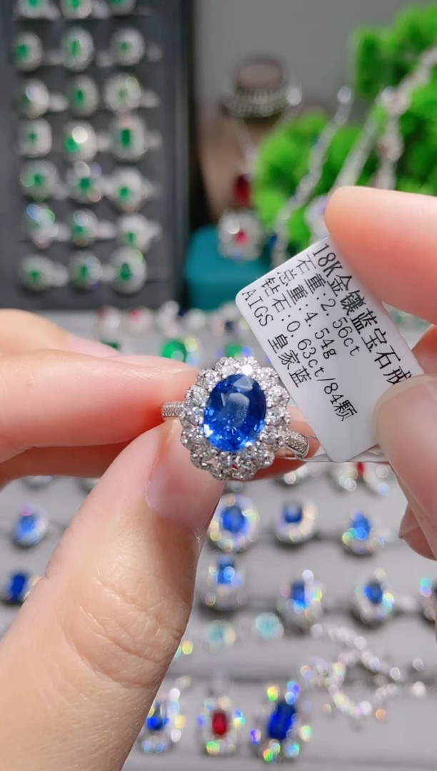 18K金戒指蓝宝石18K金镶嵌.