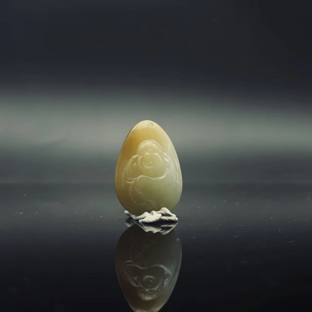 和田玉且末糖白佛公吊坠 8241