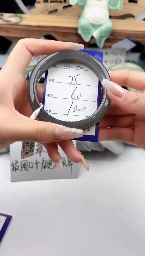 和田玉手镯未镶嵌75颜色微差无瑕疵