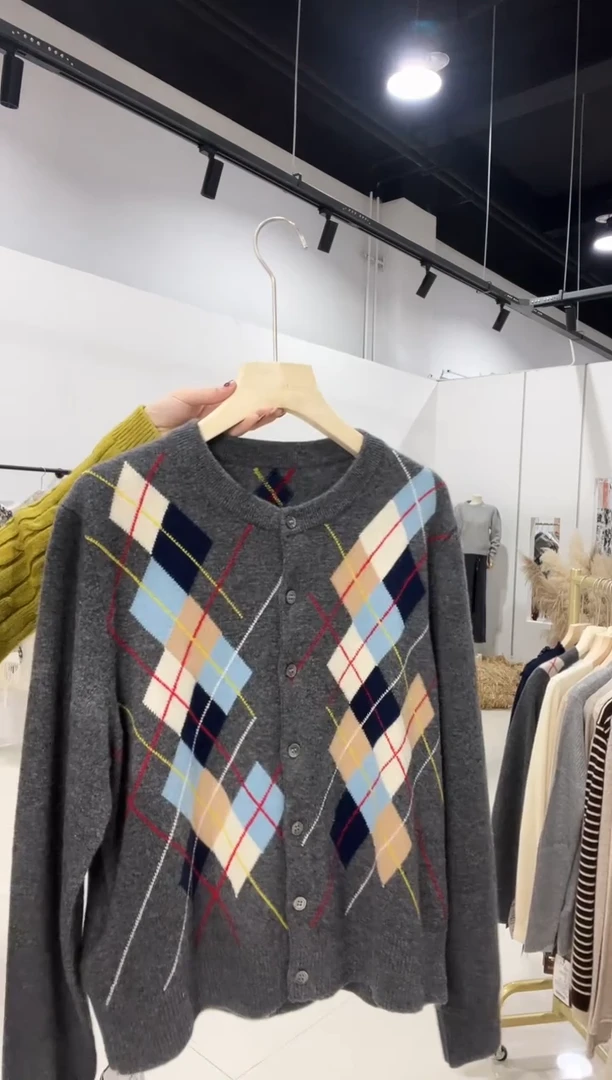 纯羊绒菱格开衫女款