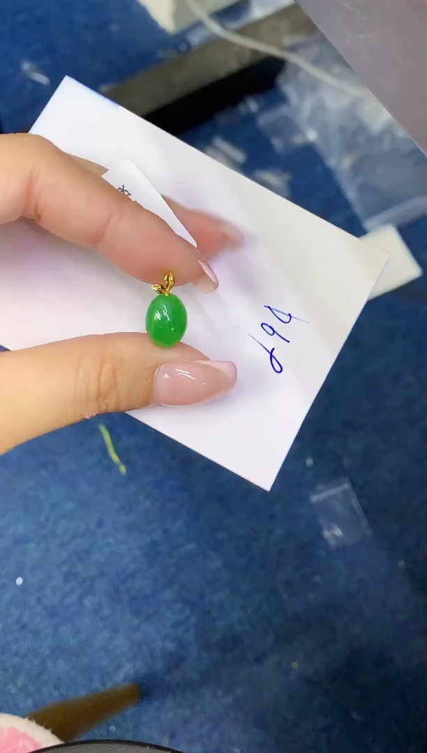 翡翠18K金镶嵌颈饰缅甸天然翡翠A货