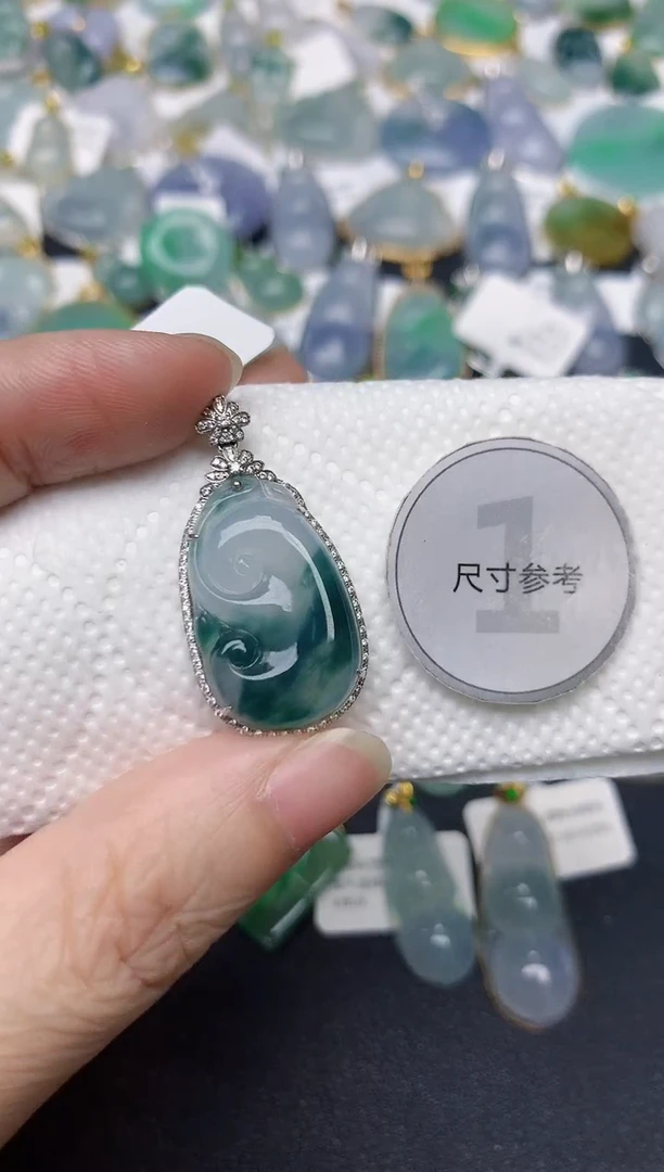 颈饰18K金镶嵌翡翠天然缅甸A货翡翠