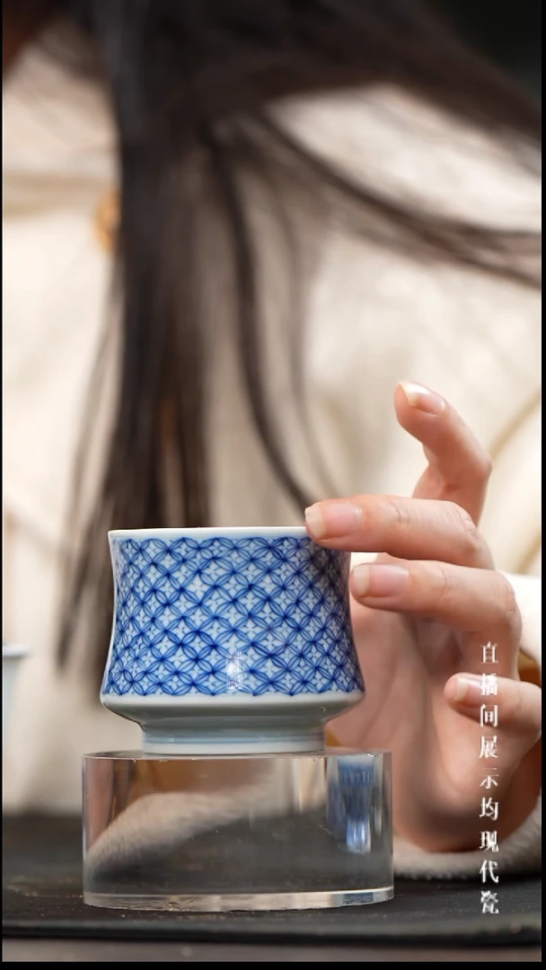 景德镇铜钱纹束腰杯
