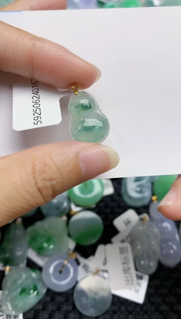 翡翠18K金镶嵌颈饰天然A货翡翠