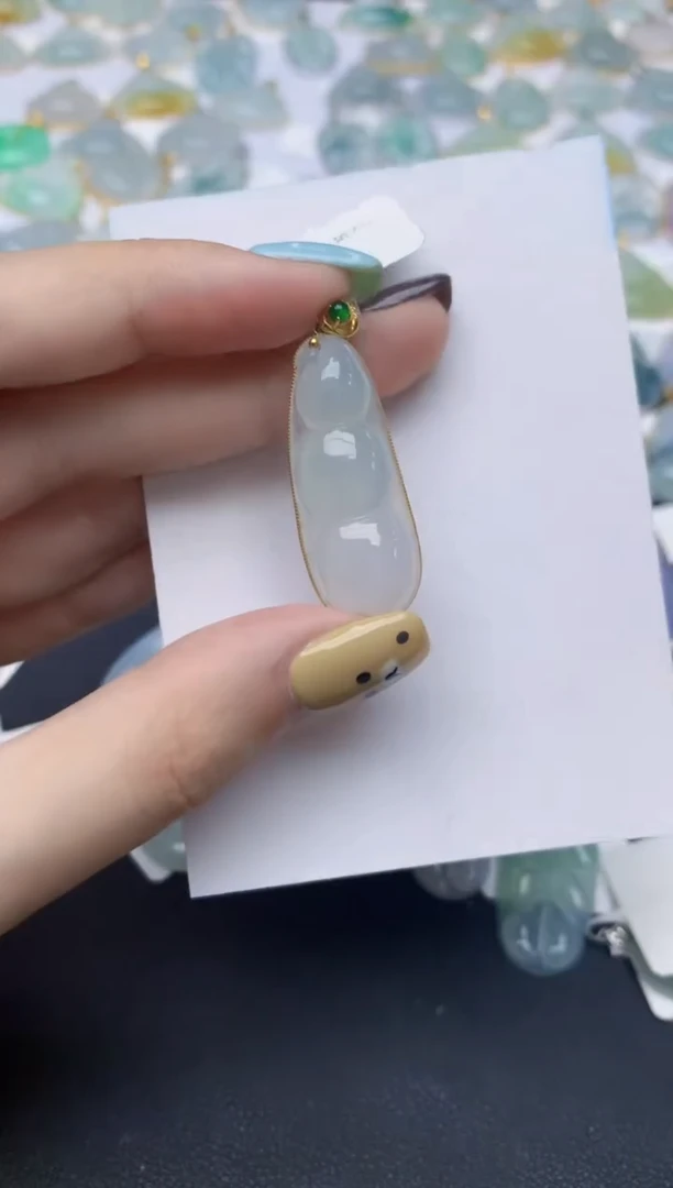 翡翠18K金镶嵌颈饰天然A货翡翠