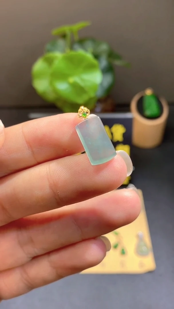 颈饰18K金镶嵌翡翠翡翠A货