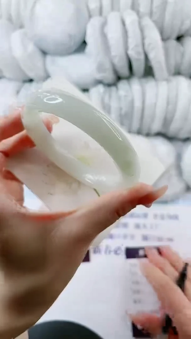 【闪购商品】石英质玉手镯未镶嵌0481419063-64多样性发货