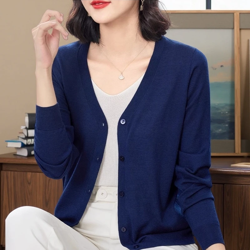 鄂尔多斯市女士针织开衫外套2025年春秋季新款妈妈爆款羊毛衫上衣