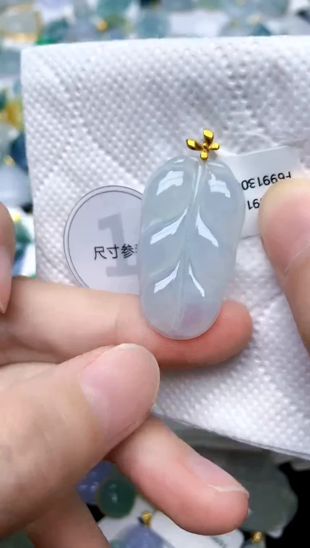 颈饰18K金镶嵌翡翠天然A货翡翠