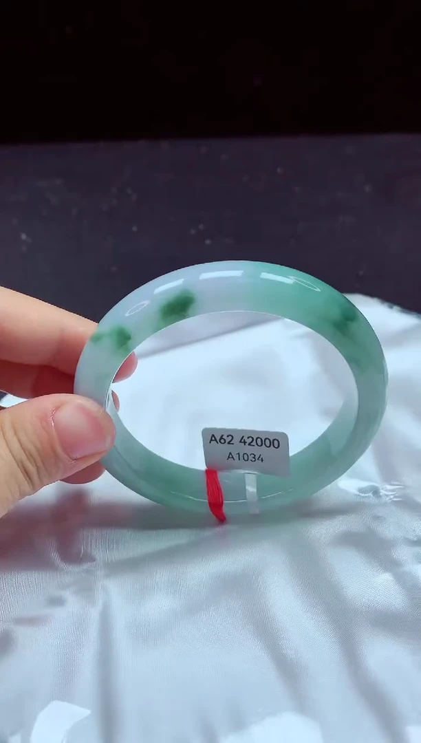 【闪购商品】翡翠手镯未镶嵌镯子62+