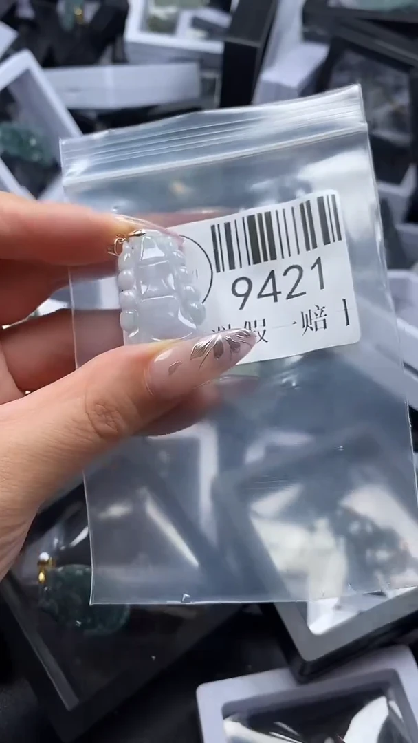 吊坠(不含链)未镶嵌翡翠9421