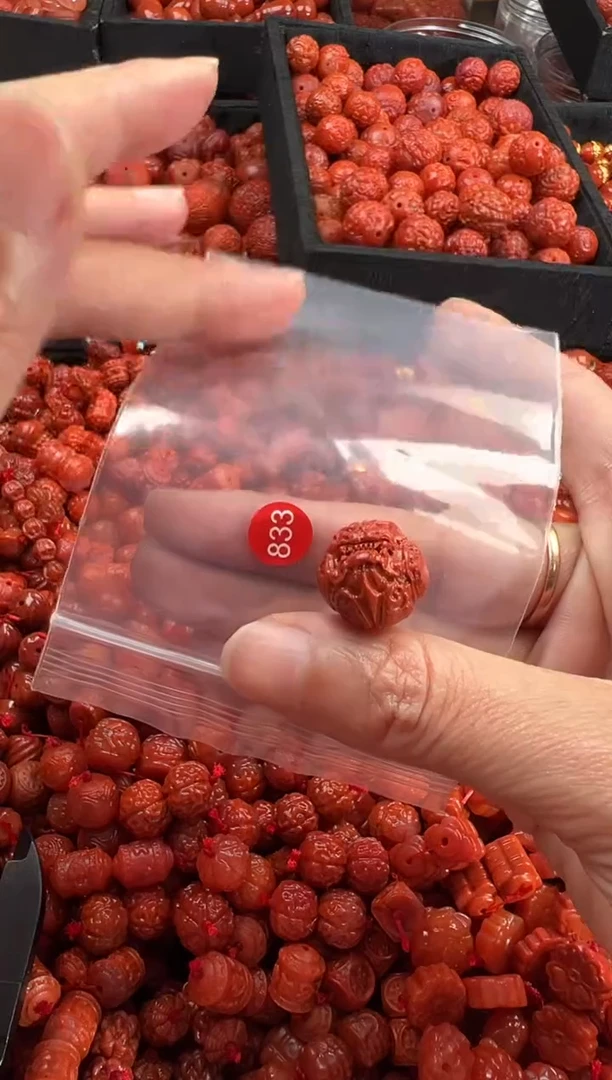 南红玛瑙未镶嵌颈饰1