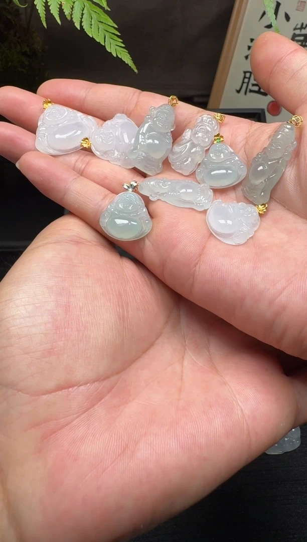 颈饰未镶嵌翡翠吊坠多样性发其一