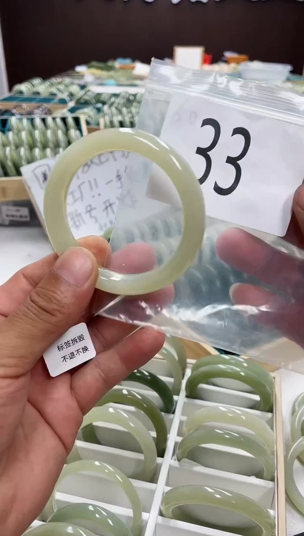 和田玉手镯未镶嵌和田玉手镯57  圈 33  号