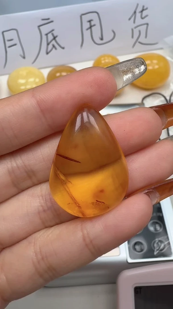 裸石琥珀未镶嵌如图