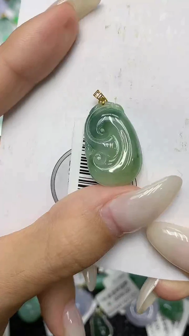 颈饰18K金镶嵌翡翠1