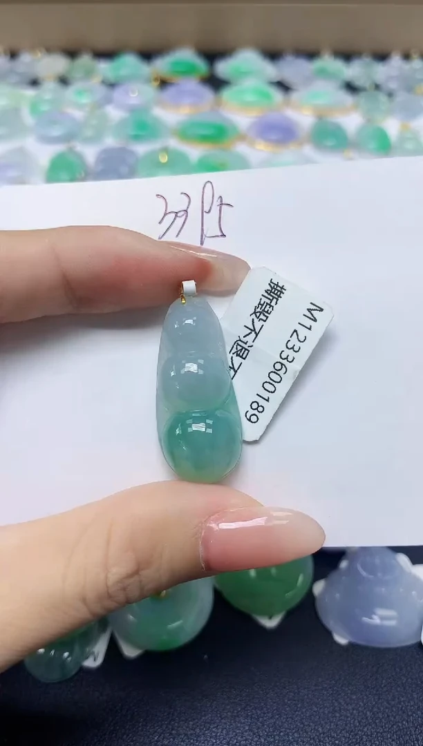 翡翠18K金镶嵌颈饰 天然缅甸翡翠A货