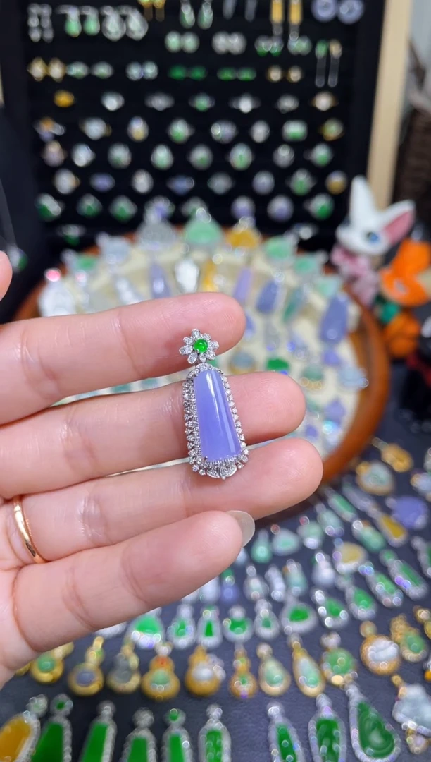 颈饰18K金镶嵌翡翠高冰浓紫无事柱吊坠