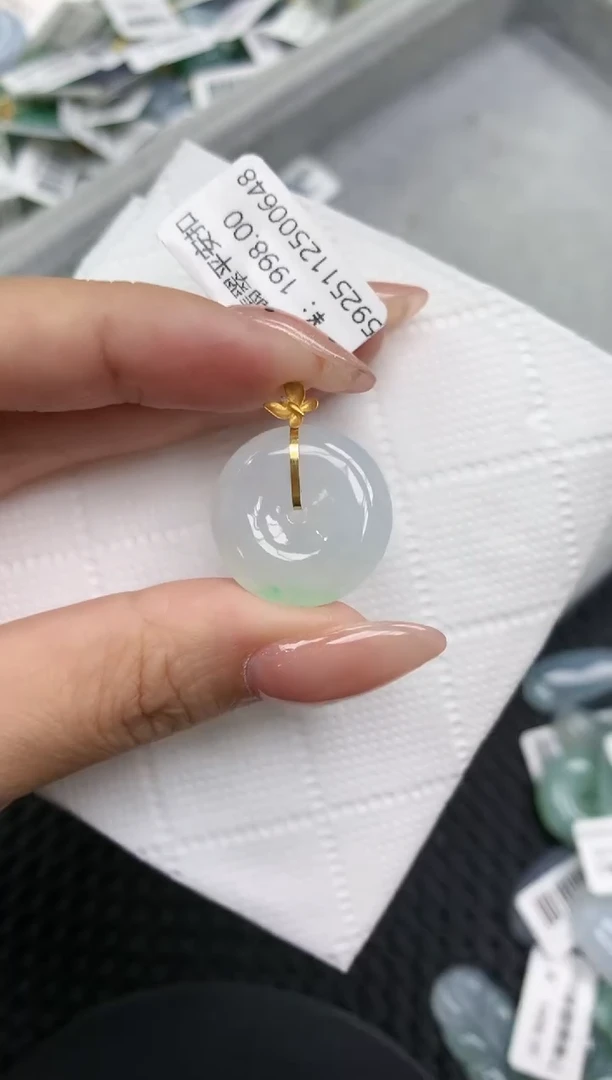 颈饰18K金镶嵌翡翠111111111111