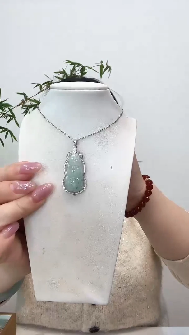 【闪购商品】翡翠吊坠(赠链)银S925镶嵌福豆