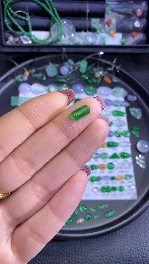 未镶嵌挂件翡翠马鞍