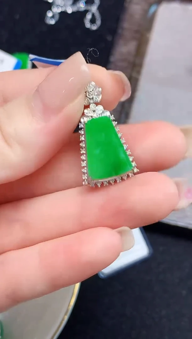 吊坠(不含链)18K金镶嵌翡翠L0405多样性发其一