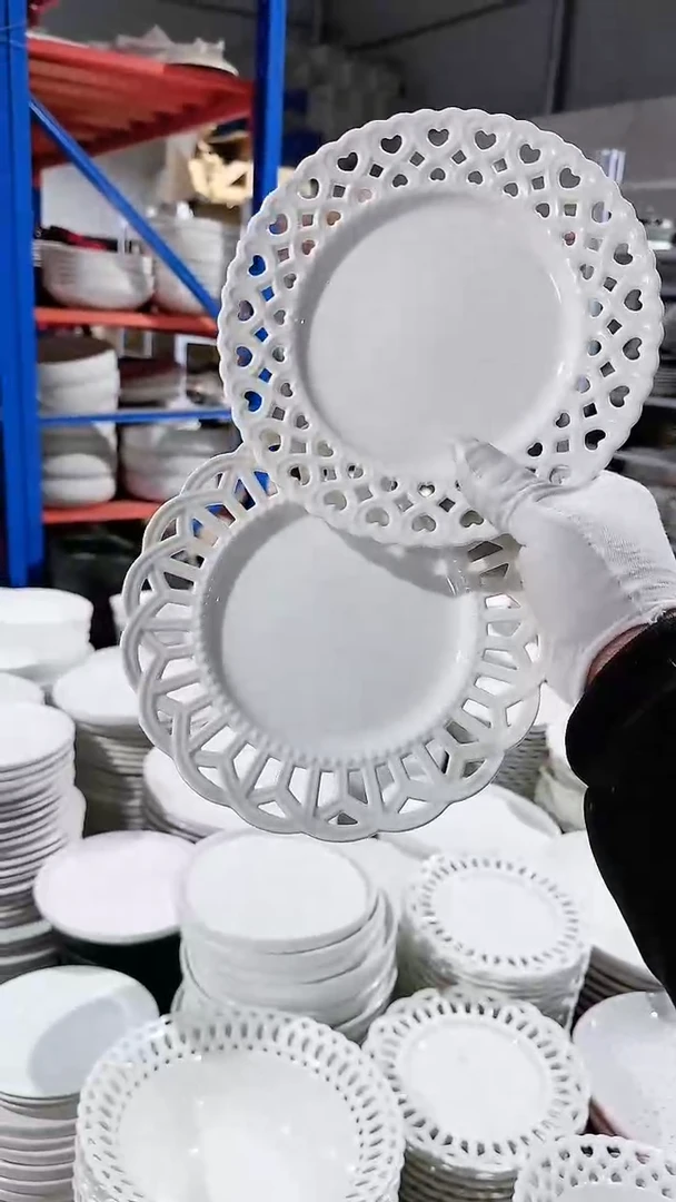 【闪购商品】瓷片2个花边镂空盘 微瑕凑满20元包邮