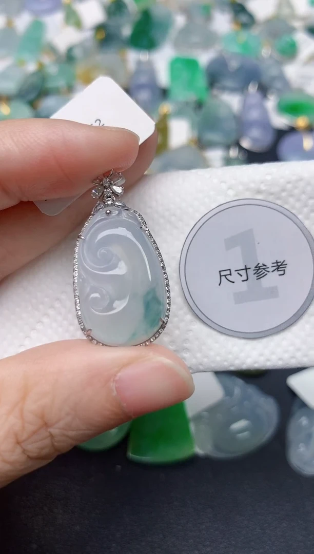 颈饰18K金镶嵌翡翠天然缅甸A货翡翠