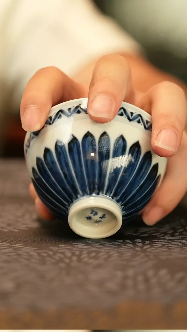 仿明青花菊瓣鸡心杯