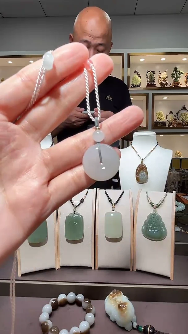 和田玉未镶嵌颈饰苏