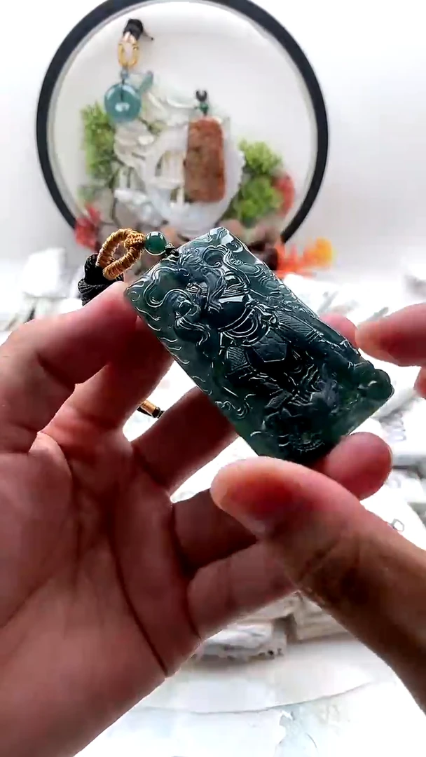 颈饰未镶嵌翡翠关公