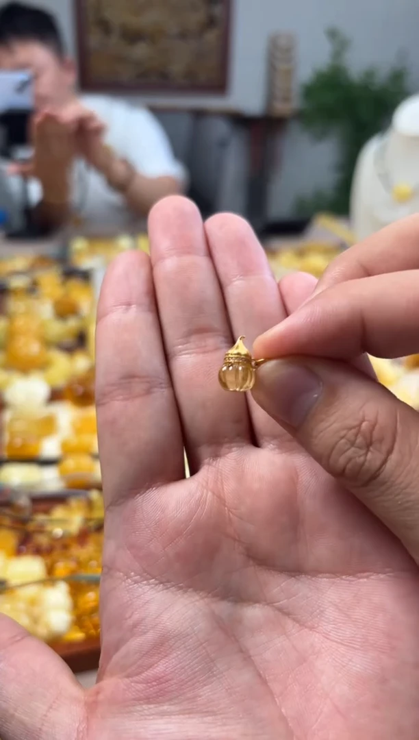 未镶嵌琥珀裸石葫芦