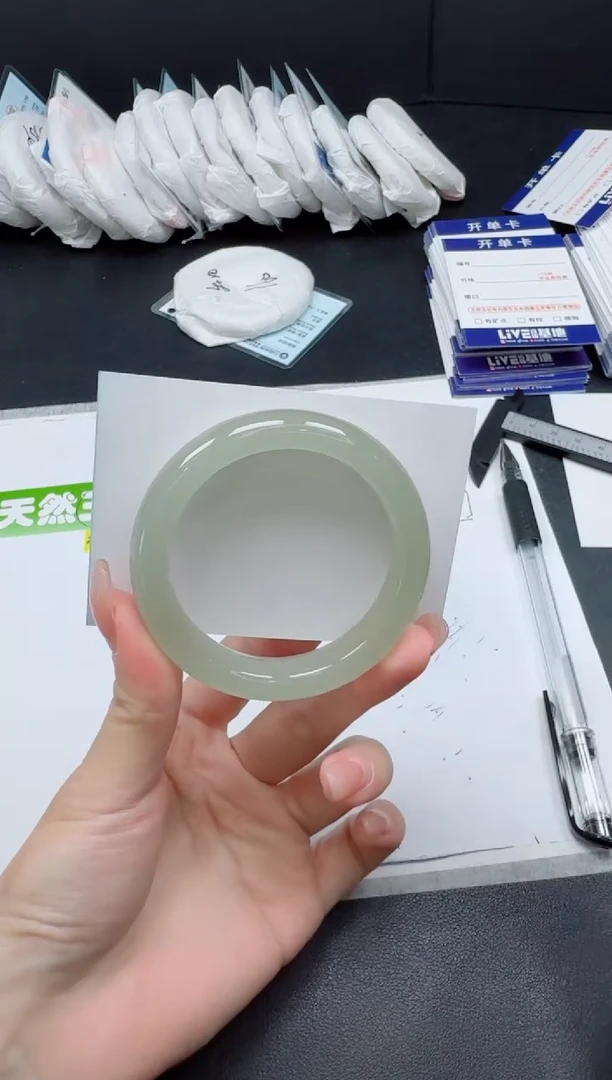 未镶嵌手镯石英质玉066-5051