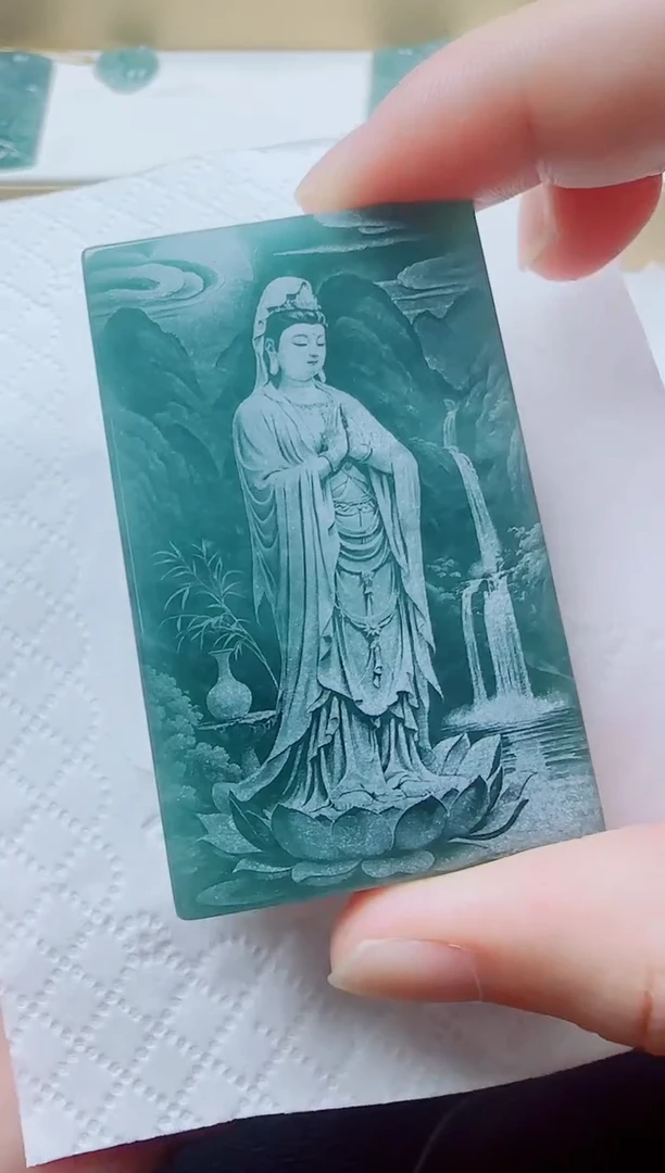 颈饰未镶嵌翡翠方观音