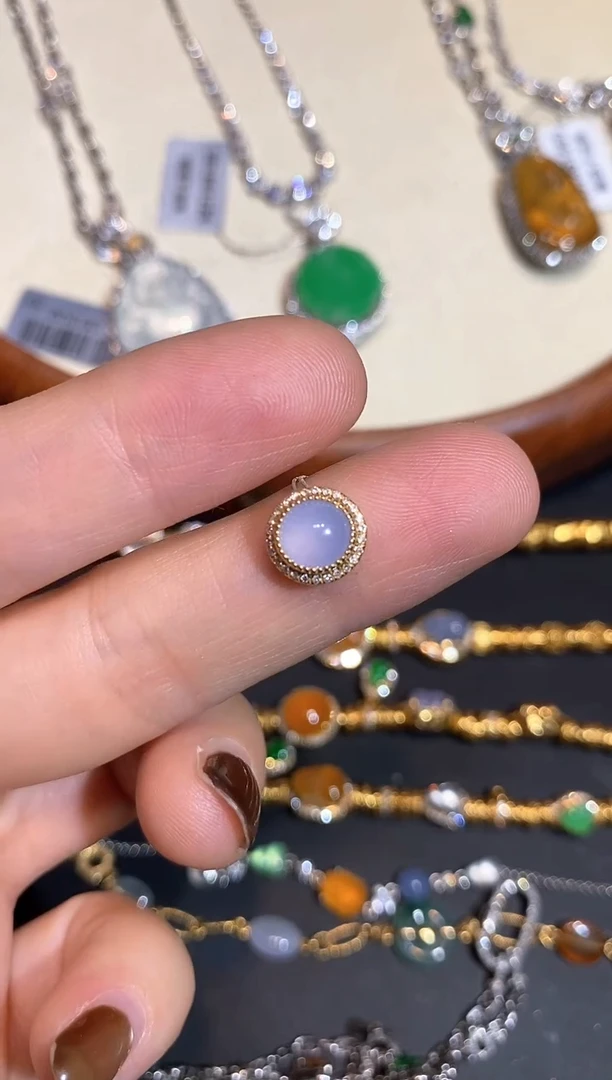 颈饰18K金镶嵌翡翠P***A吊坠