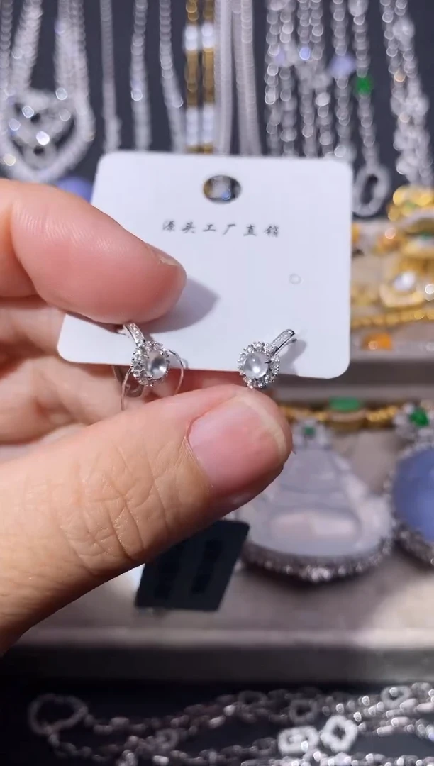 18K金镶嵌翡翠耳饰耳饰