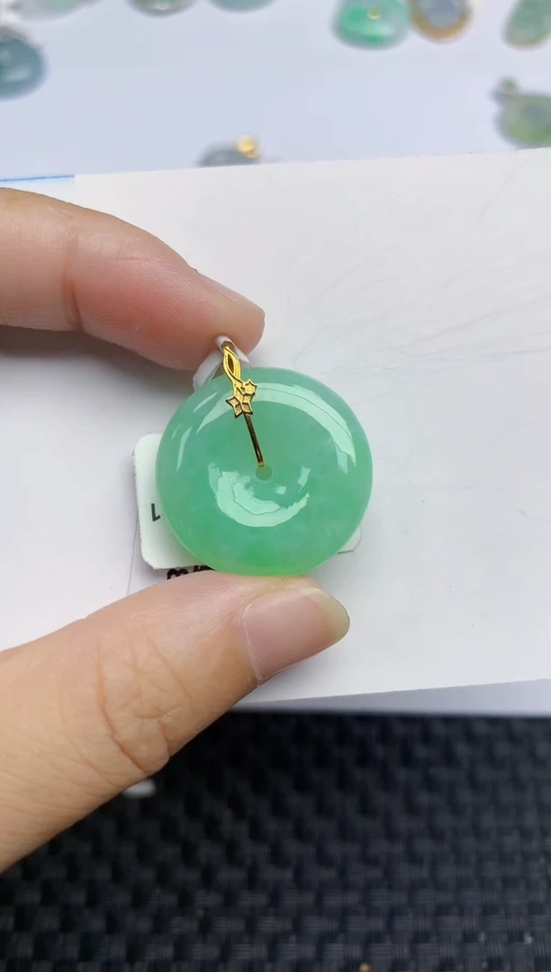 翡翠18K金镶嵌颈饰天然翡翠A货