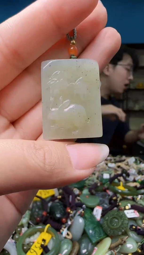 颈饰未镶嵌和田玉1