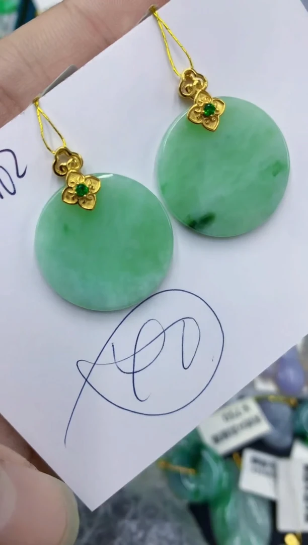 翡翠未镶嵌颈饰1111111111多样性发其一