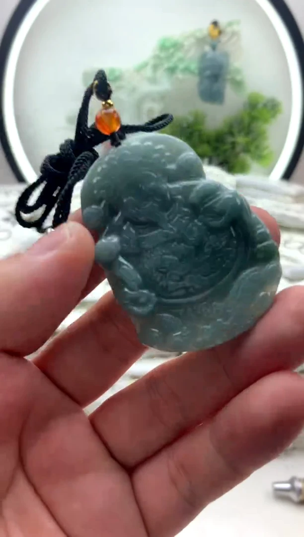 翡翠未镶嵌颈饰财神