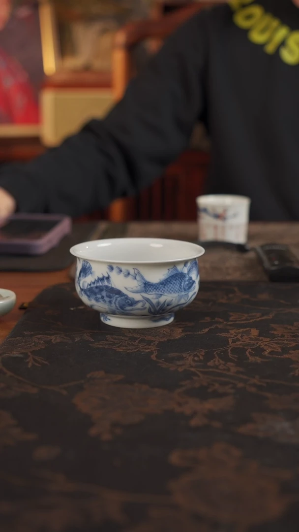 瓷望月怀古鱼藻杯