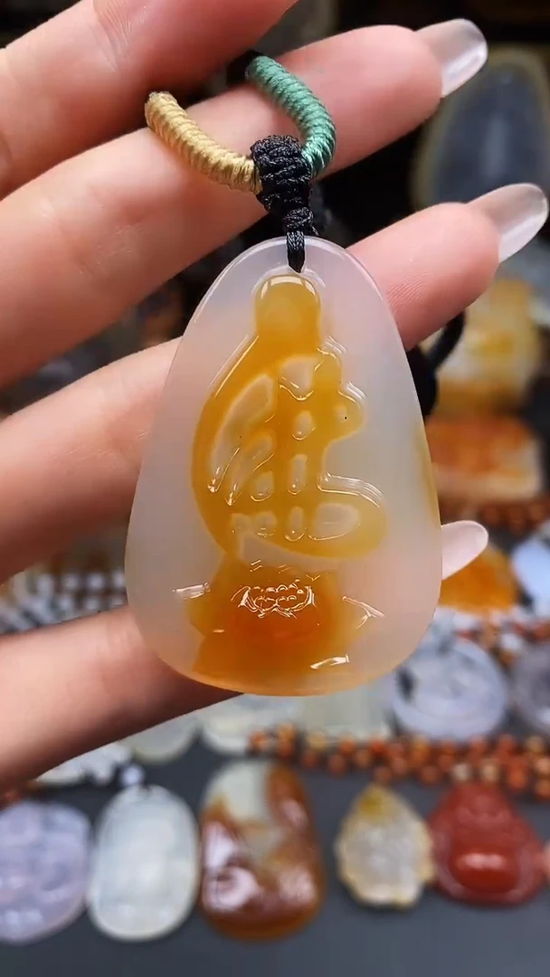 玛瑙/玉髓颈饰未镶嵌周****司dd